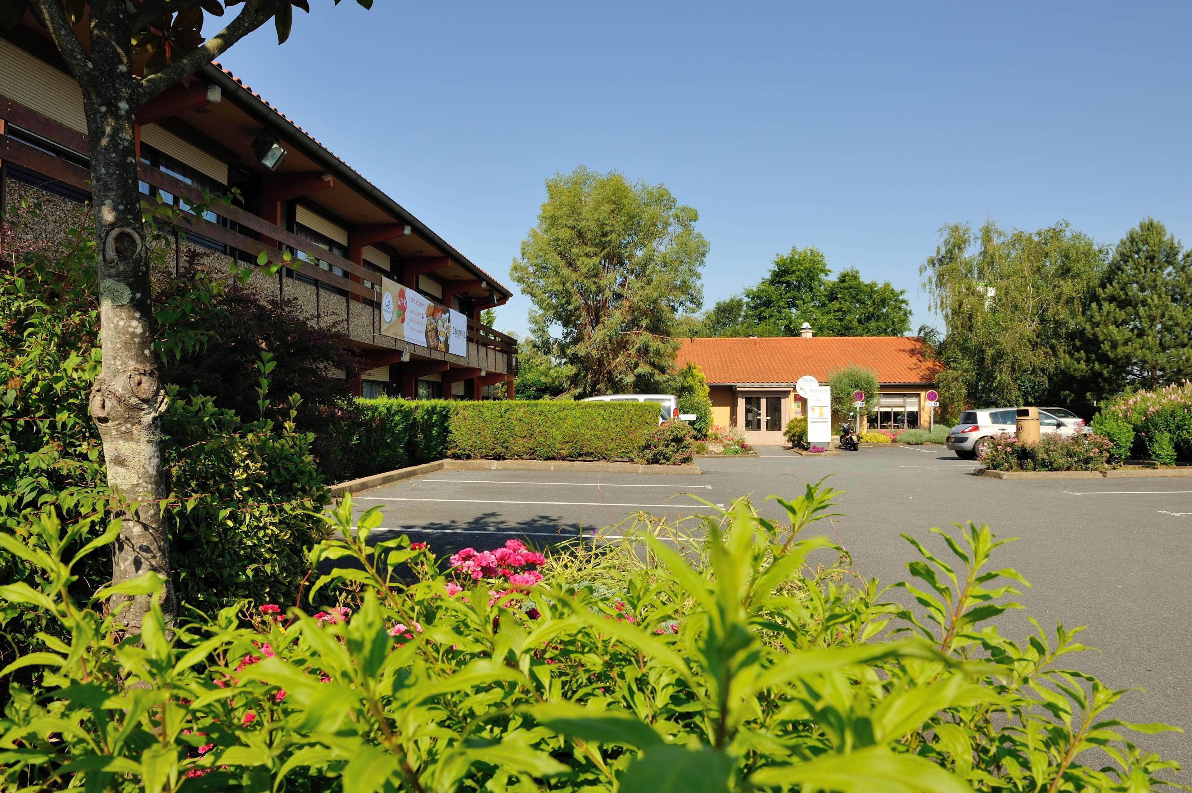 Campanile Cholet Hotel Exterior photo