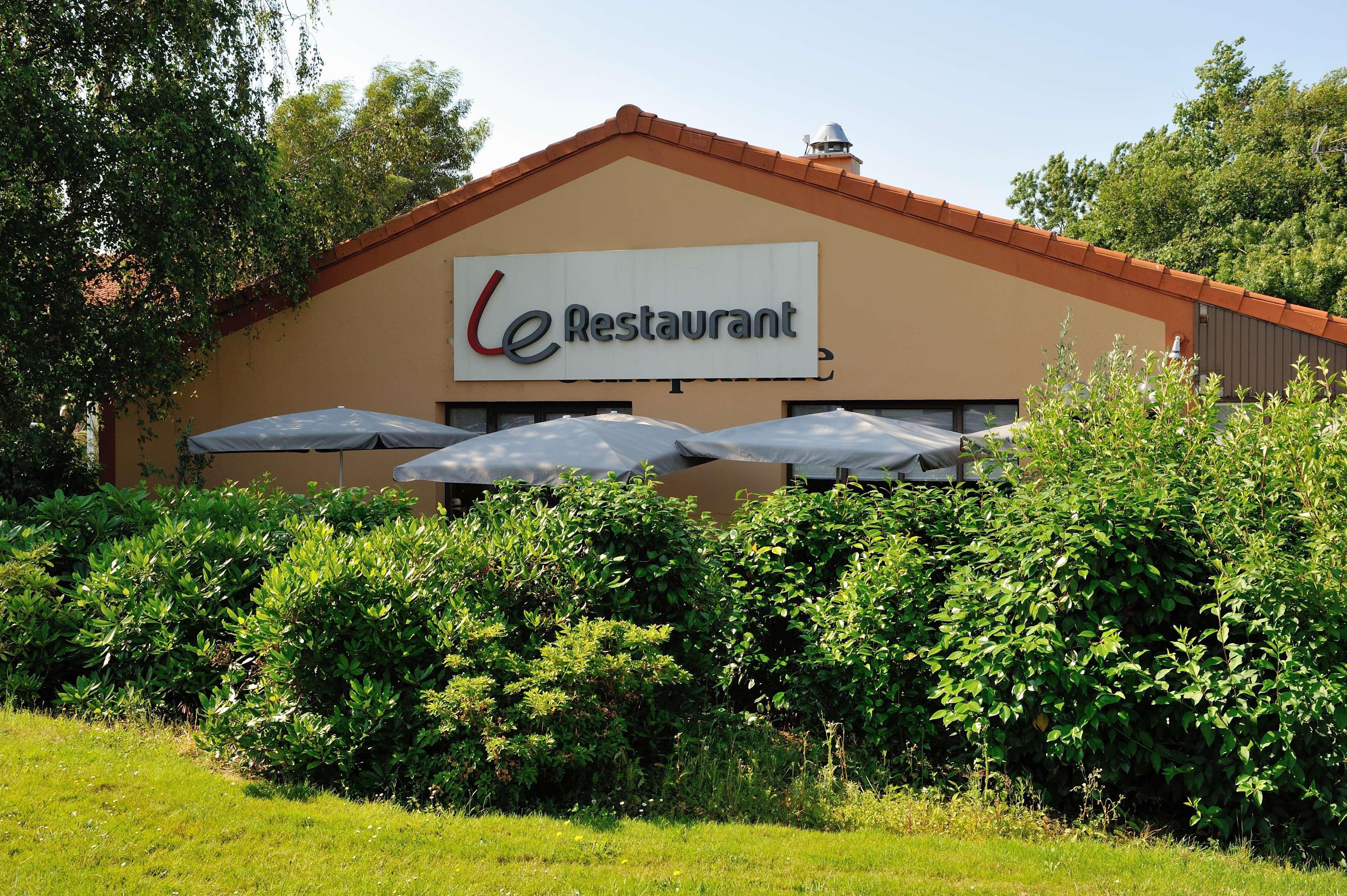 Campanile Cholet Hotel Exterior photo