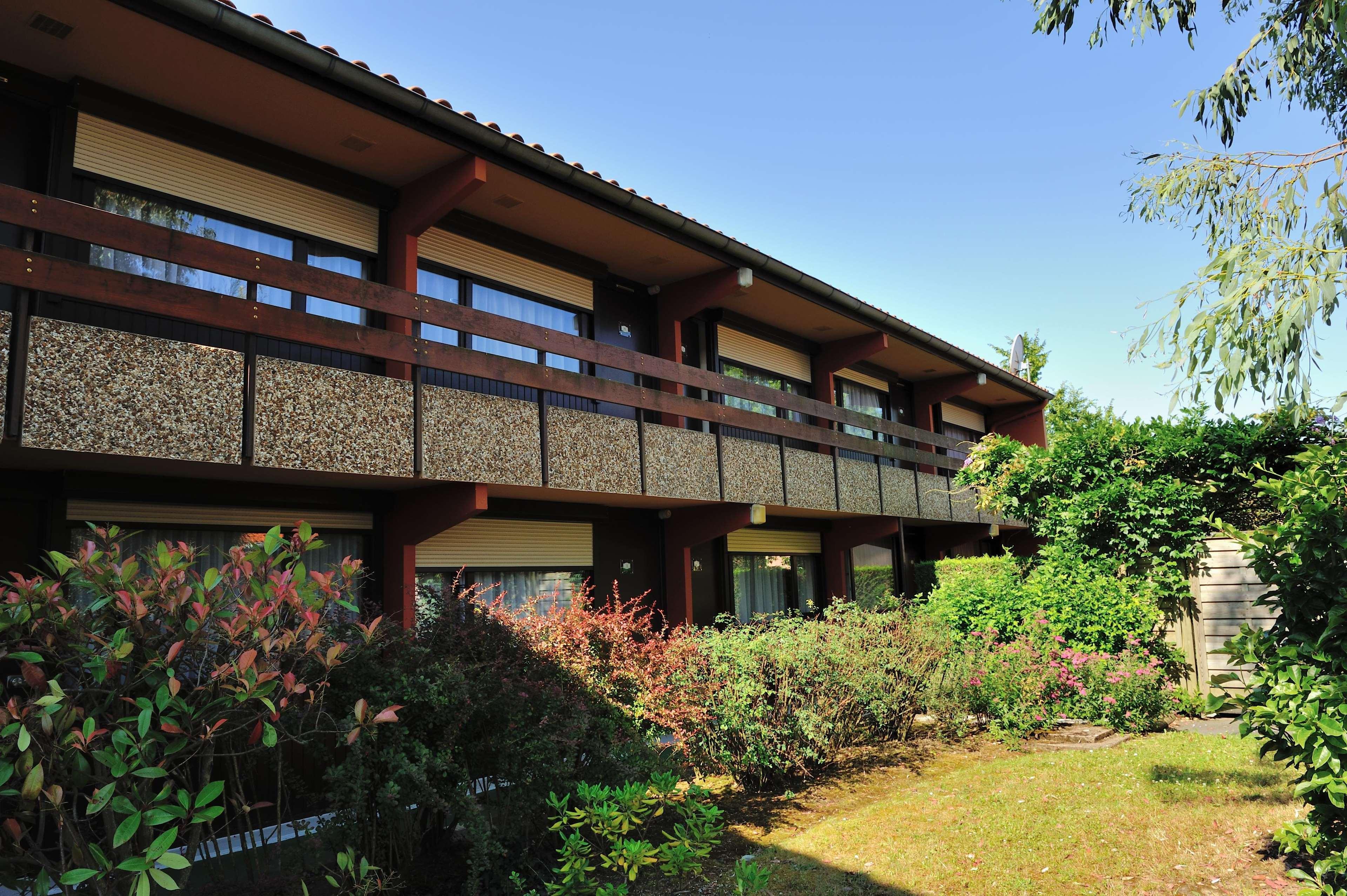 Campanile Cholet Hotel Exterior photo