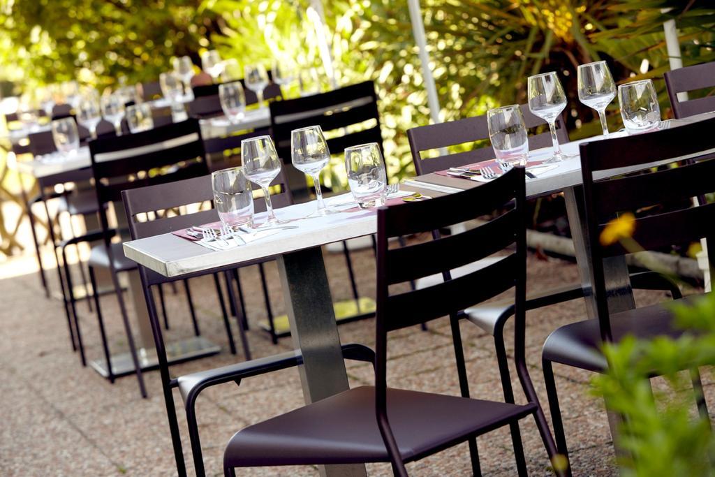 Campanile Cholet Hotel Exterior photo