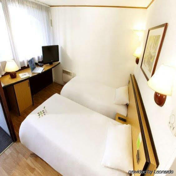 Campanile Cholet Hotel Exterior photo